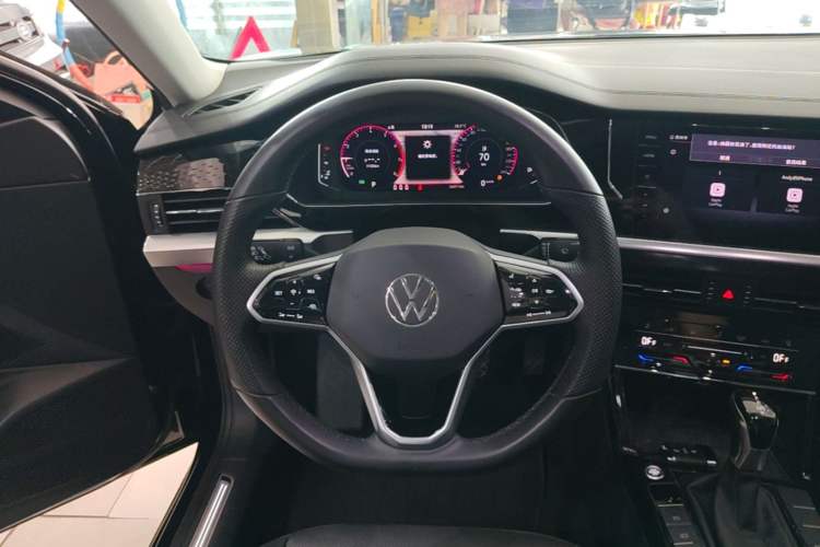 Used Volkswagen Passat 2022 330TSI Luxury Edition Steering Wheel
