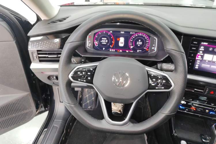Used Volkswagen Passat 2022 330TSI Luxury Edition Steering Wheel