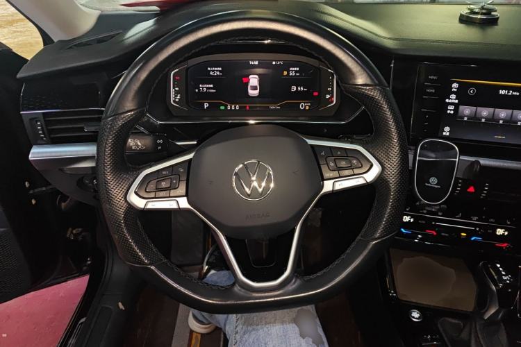 Used Volkswagen Passat 2022 330TSI Elite Edition Custom Version Steering Wheel