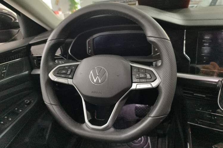 Used Volkswagen Passat 2022 330TSI Elite Edition Custom Version Steering Wheel