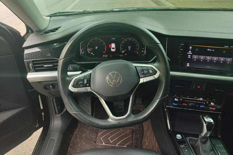 Used Volkswagen Passat 2022 330TSI Elite Edition Custom Version Steering Wheel