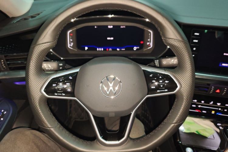 Used Volkswagen Passat 2022 330TSI Luxury Edition Steering Wheel