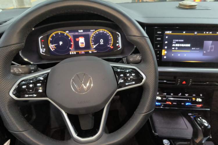 Used Volkswagen Passat 2022 330TSI Luxury Edition Steering Wheel