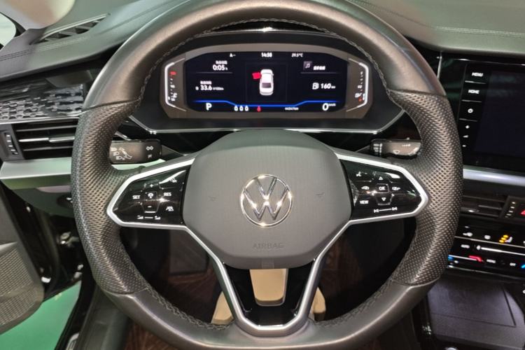 Used Volkswagen Passat 2022 330TSI Starry Luxury Edition – Exclusive Special Edition Steering Wheel