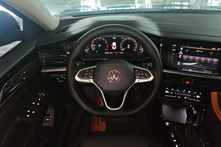 Used Volkswagen Passat 2022 330TSI Elite Edition Custom Version Steering Wheel