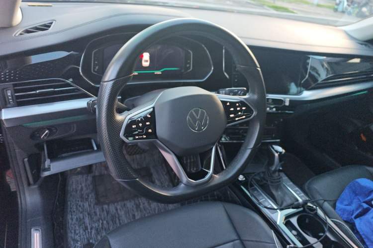 Used Volkswagen Passat 2022 330TSI Starry Luxury Edition Steering Wheel