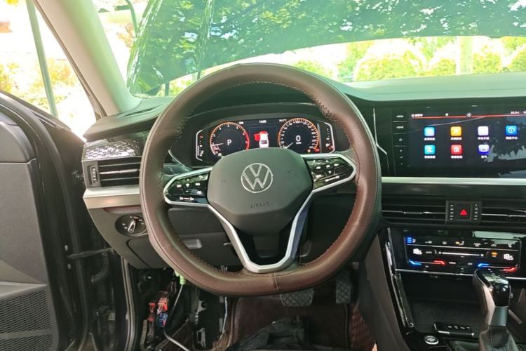 Used Volkswagen Passat 2022 330TSI Starry Luxury Edition – Exclusive Special Edition Steering Wheel