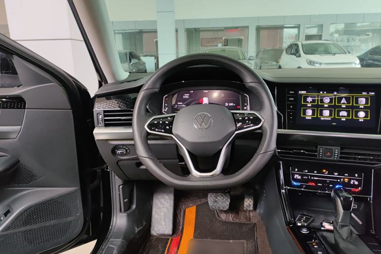Used Volkswagen Passat 2022 330TSI Luxury Edition Steering Wheel