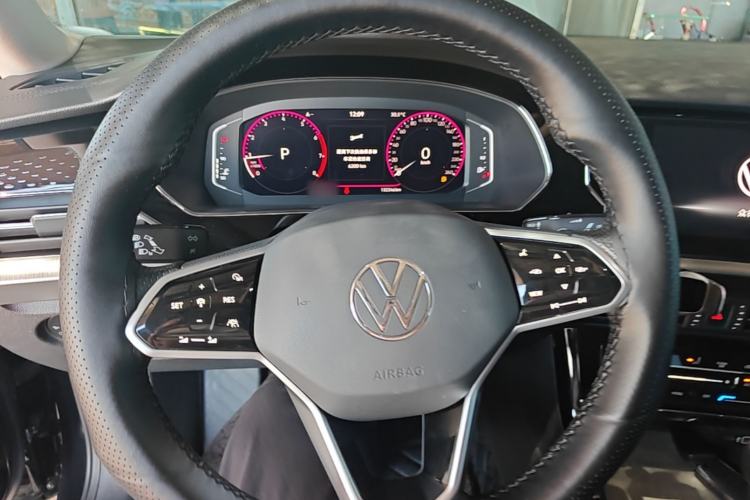 Used Volkswagen Passat 2022 330TSI Luxury Edition Steering Wheel