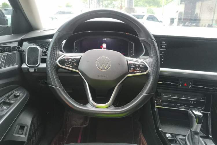 Used Volkswagen Passat 2022 330TSI Starry Luxury Edition Steering Wheel