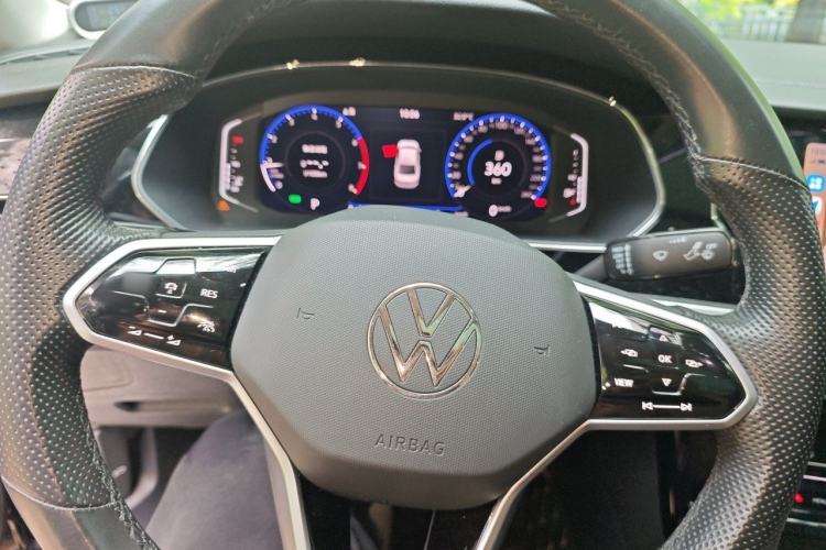 Used Volkswagen Passat 2022 330TSI Luxury Edition Steering Wheel
