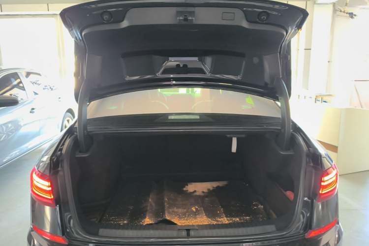 Used Volkswagen Passat 2022 330TSI Starry Elite Edition Trunk