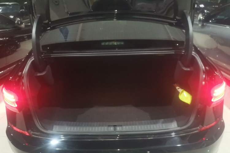 Used Volkswagen Passat 2022 330TSI Starry Luxury Edition – Exclusive Special Edition Trunk
