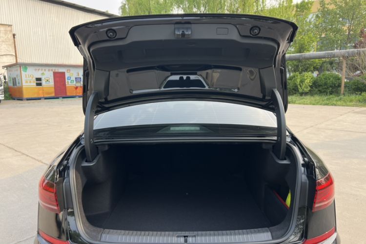 Used Volkswagen Passat 2022 330TSI Starry Luxury Edition – Exclusive Special Edition Trunk