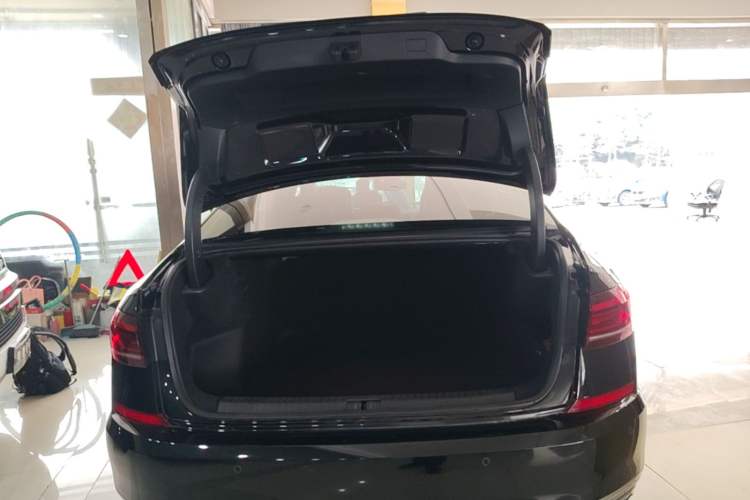 Used Volkswagen Passat 2022 330TSI Luxury Edition Trunk