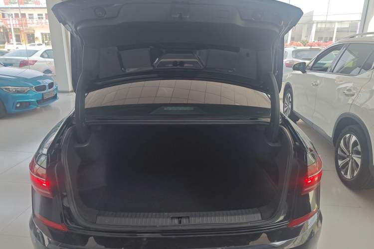 Used Volkswagen Passat 2022 330TSI Luxury Edition Trunk