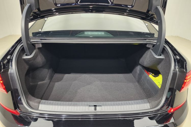 Used Volkswagen Passat 2022 280TSI Elite Edition Trunk