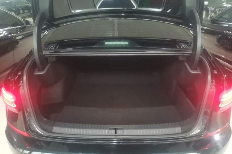 Used Volkswagen Passat 2022 330TSI Luxury Edition Trunk