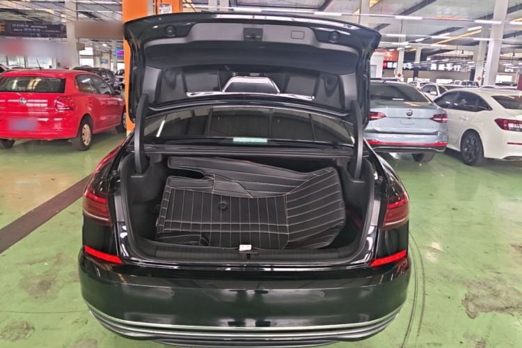 Used Volkswagen Passat 2022 330TSI Elite Edition Trunk