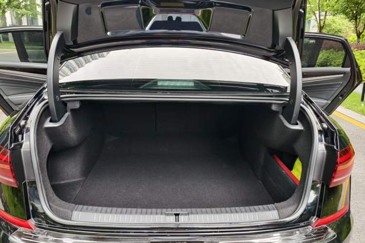 Used Volkswagen Passat 2022 330TSI Elite Edition Trunk