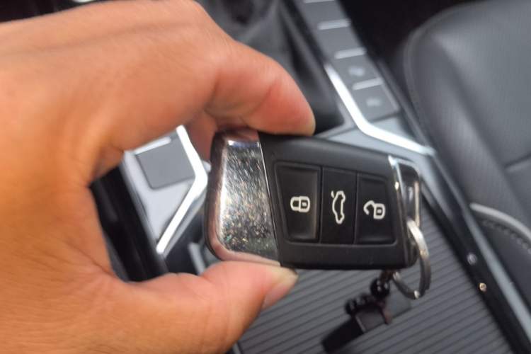 Used Volkswagen Passat 2022 330TSI Luxury Edition Vehicle Key
