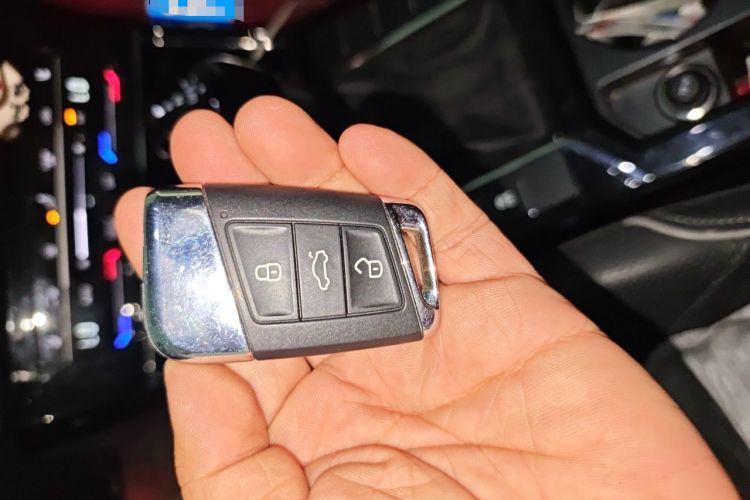 Used Volkswagen Passat 2022 330TSI Luxury Edition Vehicle Key