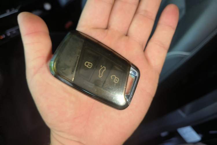 Used Volkswagen Passat 2022 330TSI Luxury Edition Vehicle Key
