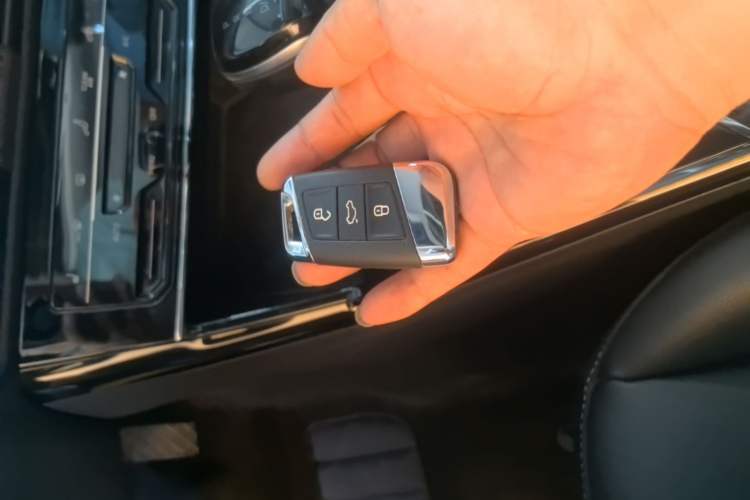 Used Volkswagen Passat 2022 330TSI Elite Edition Vehicle Key