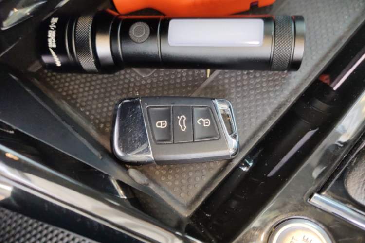 Used Volkswagen Passat 2022 330TSI Luxury Edition Vehicle Key