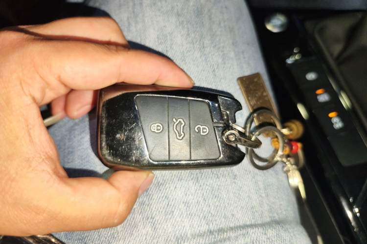Used Volkswagen Passat 2022 330TSI Elite Edition Vehicle Key