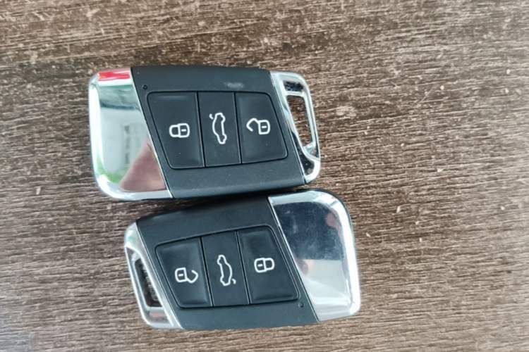 Used Volkswagen Passat 2022 330TSI Starry Luxury Edition – Exclusive Special Edition Vehicle Key