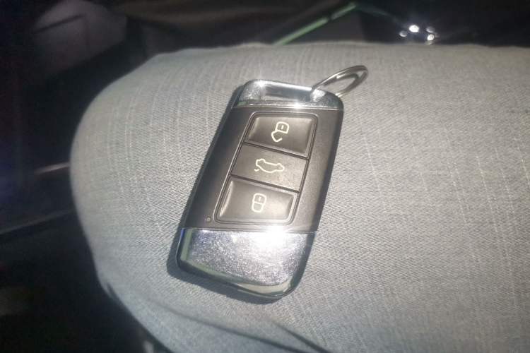 Used Volkswagen Passat 2022 330TSI Luxury Edition Vehicle Key