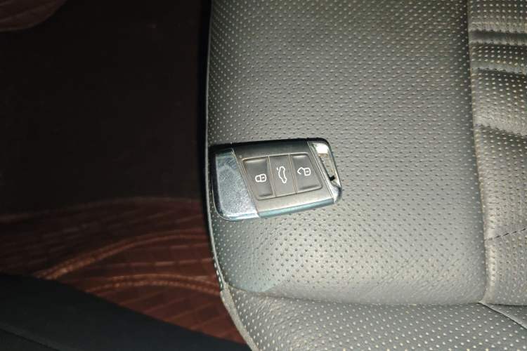 Used Volkswagen Passat 2022 330TSI Starry Luxury Edition – Exclusive Special Edition Vehicle Key