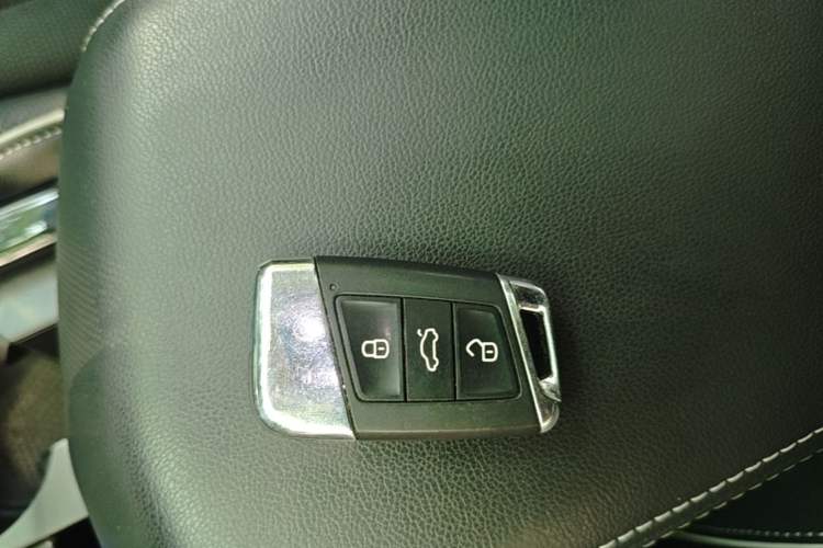 Used Volkswagen Passat 2022 330TSI Starry Luxury Edition – Exclusive Special Edition Vehicle Key