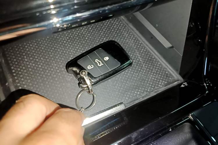 Used Volkswagen Passat 2022 330TSI Elite Edition Vehicle Key