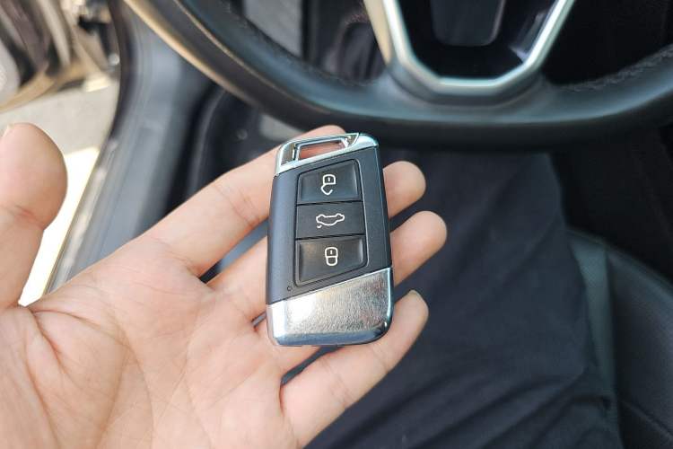 Used Volkswagen Passat 2022 330TSI Luxury Edition Vehicle Key