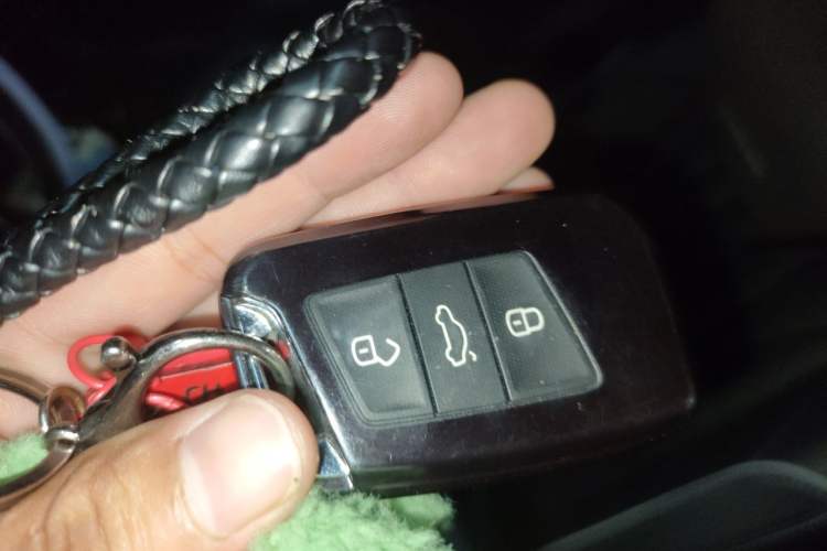 Used Volkswagen Passat 2022 330TSI Luxury Edition Vehicle Key