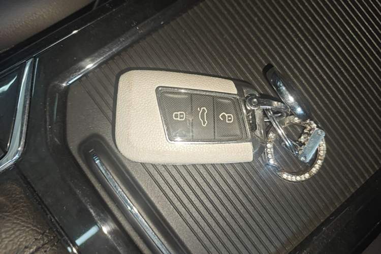 Used Volkswagen Passat 2022 330TSI Elite Edition Vehicle Key