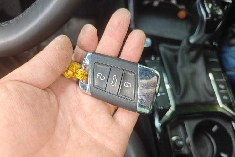 Used Volkswagen Passat 2022 330TSI Luxury Edition Vehicle Key