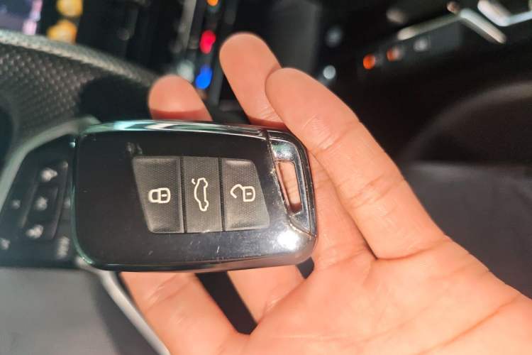 Used Volkswagen Passat 2022 330TSI Luxury Edition Vehicle Key