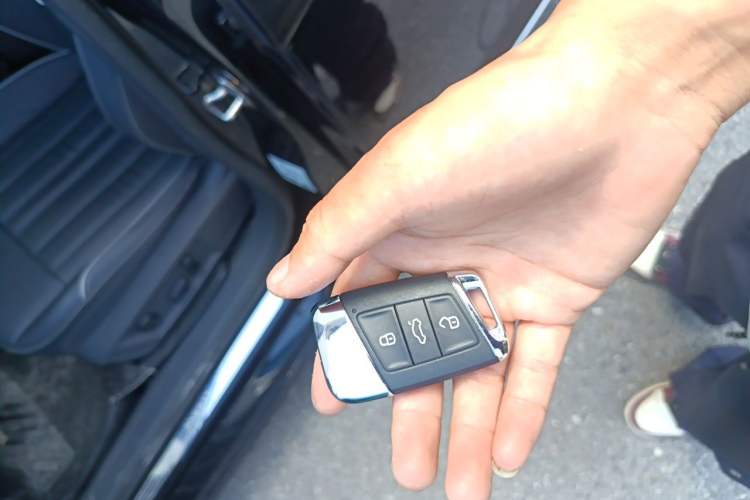 Used Volkswagen Passat 2022 330TSI Elite Edition Vehicle Key