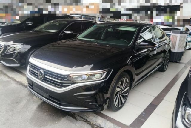 Ojetý Volkswagen Passat 2022 330TSI Luxury Edition