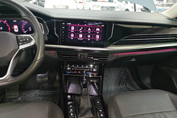 Used Volkswagen Passat 2022 330TSI Starry Luxury Edition Audio And AC Panel