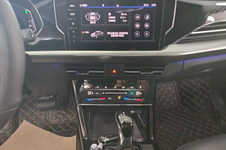 Used Volkswagen Passat 2022 330TSI Luxury Edition Audio And AC Panel