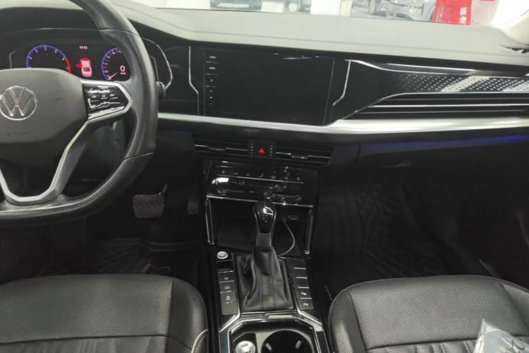 Used Volkswagen Passat 2022 330TSI Luxury Edition Audio And AC Panel