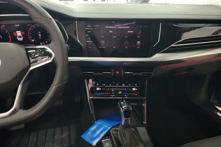 Used Volkswagen Passat 2022 330TSI Luxury Edition Audio And AC Panel