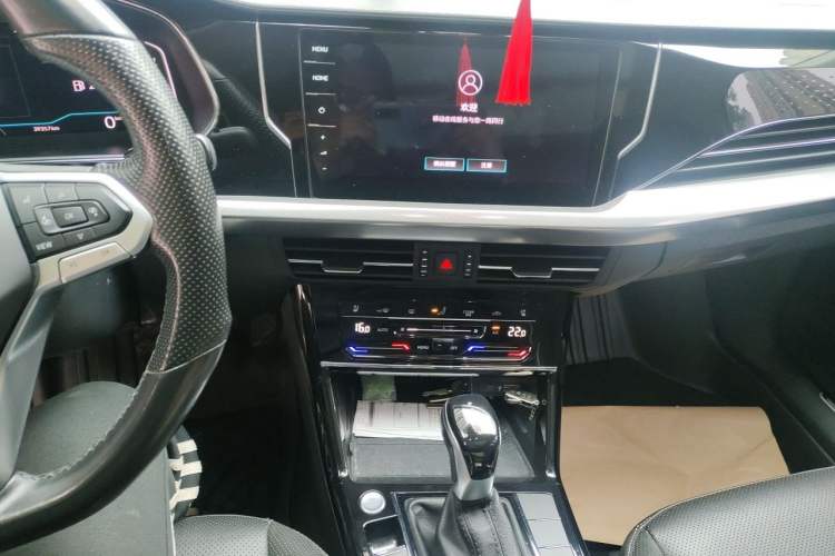 Used Volkswagen Passat 2022 330TSI Starry Luxury Edition Audio And AC Panel