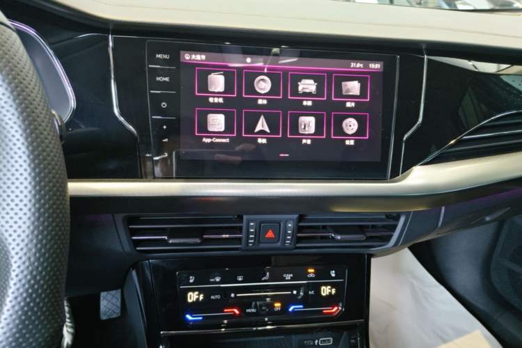 Used Volkswagen Passat 2022 330TSI Luxury Edition Audio And AC Panel