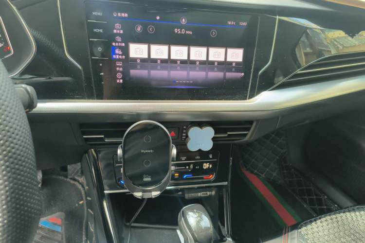 Used Volkswagen Passat 2022 330TSI Starry Luxury Edition Audio And AC Panel