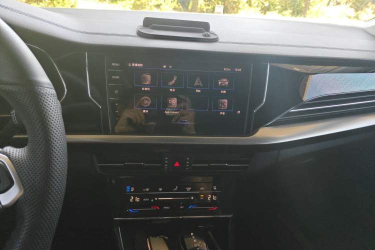 Used Volkswagen Passat 2022 330TSI Starry Luxury Edition Audio And AC Panel